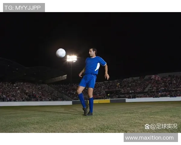 当前活跃的足球明星及其在赛场上的精彩表现分析